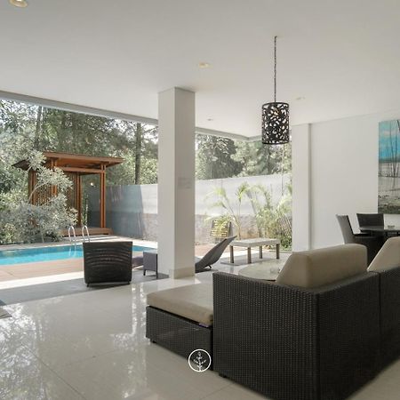 Hikari Hill View Villa 7 Bedrooms With A Private Swimming Pool And Billiard 万隆 外观 照片